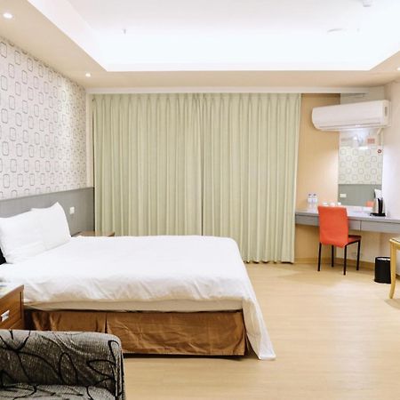 友愛金色商旅golden Age Hotel Тайпей Екстериор снимка