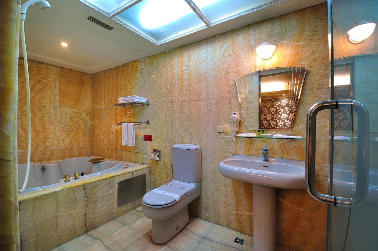 友愛金色商旅golden Age Hotel Тайпей Екстериор снимка
