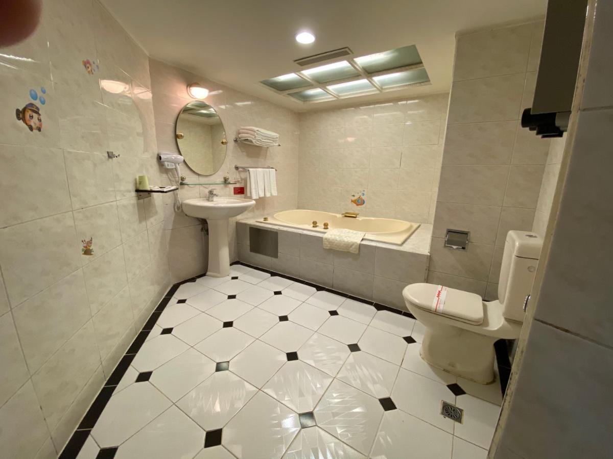 友愛金色商旅golden Age Hotel Тайпей Екстериор снимка
